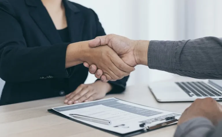 Mais-de-4-mil-vagas-de-emprego-sao-ofertadas-na-Gr0027733200202510061102-7