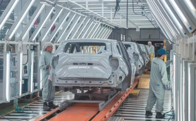Renault-avalia-produzir-carros-com-a-chinesa-Chery0027737900202510061433-7