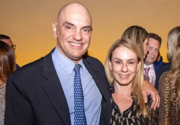 1_3-o-ministro-do-stf--alexandre-de-moraes--viviane-barci-de-moraes--rita-nolasco-e-o-presidente-do-stf--ministro-lui--s-roberto-barroso-59228306